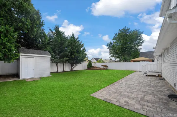 126 Lambert AVE, Farmingdale, NY 11735