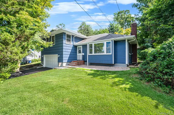 58 Mill LN, Huntington, NY 11743