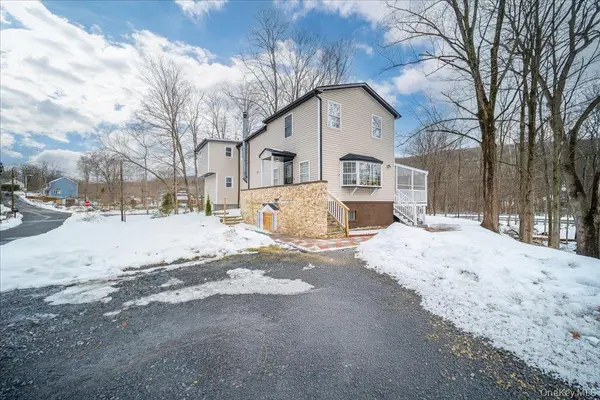 24 Johnsontown RD, Sloatsburg, NY 10974