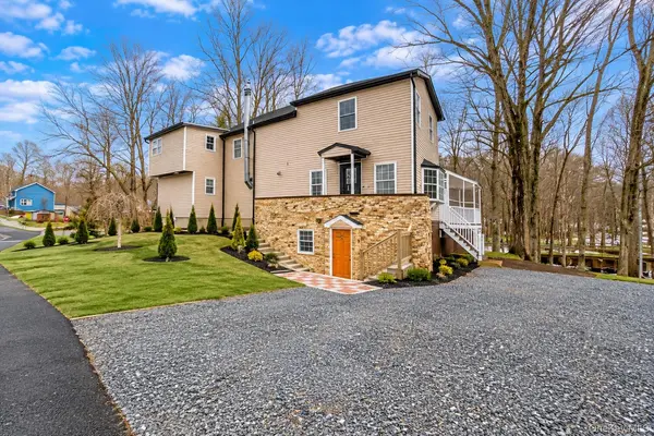 24 Johnsontown RD, Sloatsburg, NY 10974