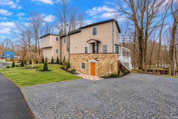 24 Johnsontown RD, Sloatsburg, NY 10974