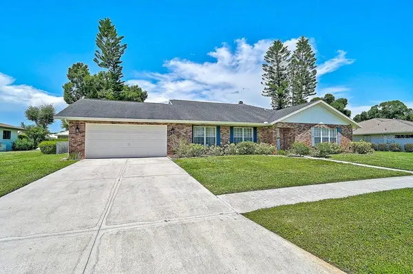 1113 DERIAN PL, Nokomis, FL 34275