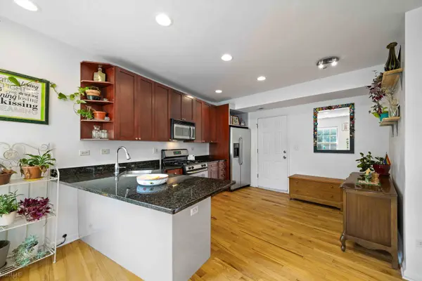 1622 W Wallen AVE #2S, Chicago, IL 60626