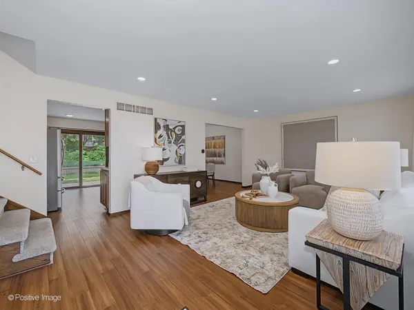800 Marston AVE NE, Glen Ellyn, IL 60137