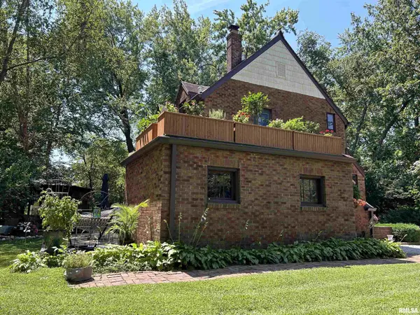 212 S 8TH ST, Riverton, IL 62561