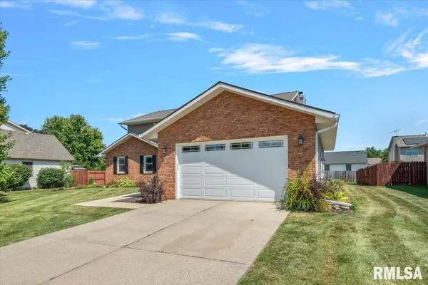 3220 Red Bud LN, Springfield, IL 62712-8946