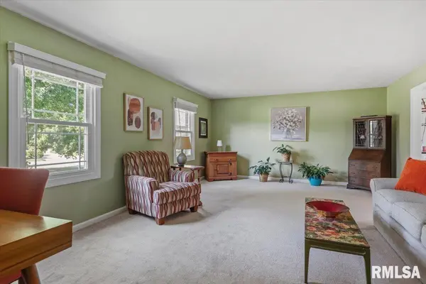 3220 Red Bud LN, Springfield, IL 62712-8946