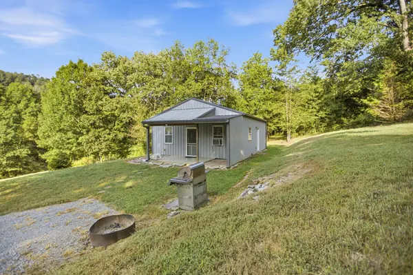 474 Bartlett Hollow Rd, Petersburg, TN 37144