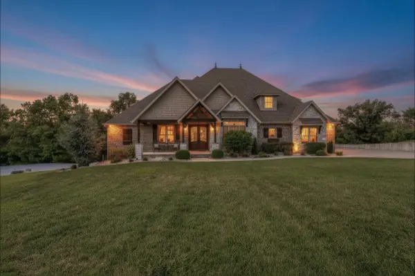 395 Sunset DR, Saddlebrooke, MO 65630