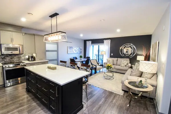 379 Scott ST #305, St. Catharines, ON L2M 3W2