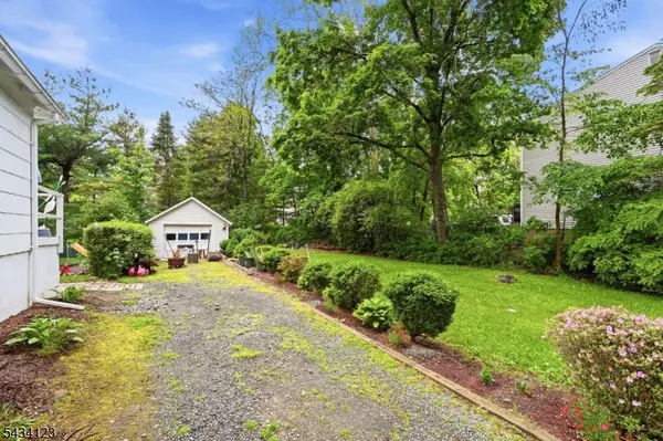 12 Bodnar St, Bernardsville Boro, NJ 07924