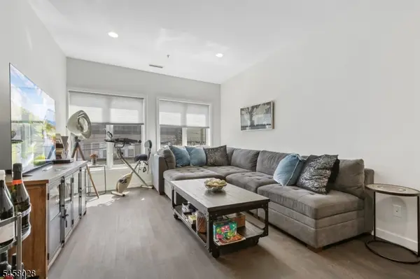 97 Baker St, Maplewood Twp., NJ 07040