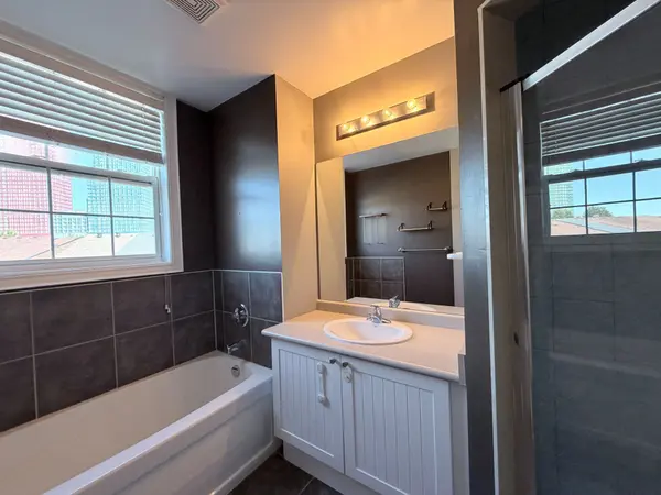 12 Fairhead Mews, Toronto E02, ON M4E 3Y4