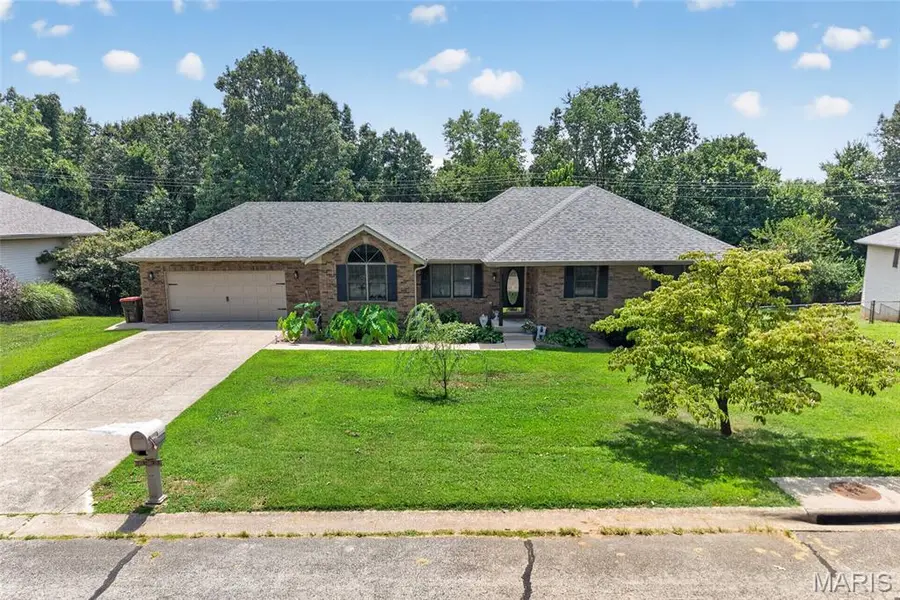 800 Rosewood DR, Lebanon, MO 65536