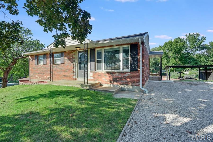 135 Appletree LN, Glen Carbon, IL 62034