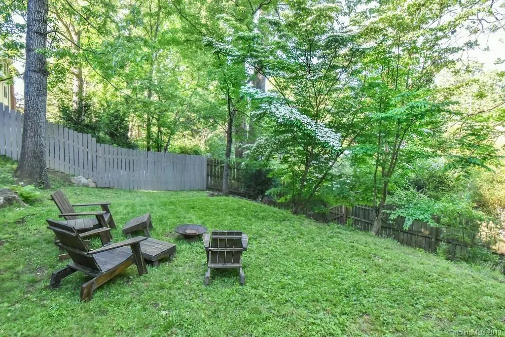 99999 Vineyard PL, Asheville, NC 28804