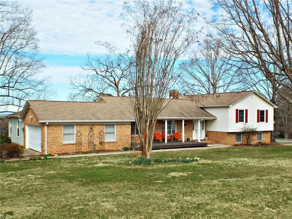 702 Robinhood RD, Maiden, NC 28650