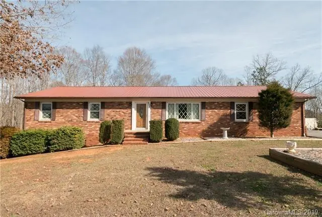 1290 Mollys Backbone RD, Catawba, NC 28609