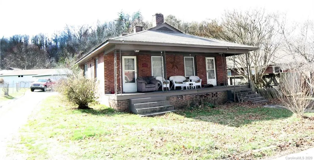 112 Powell ST, Swannanoa, NC 28778