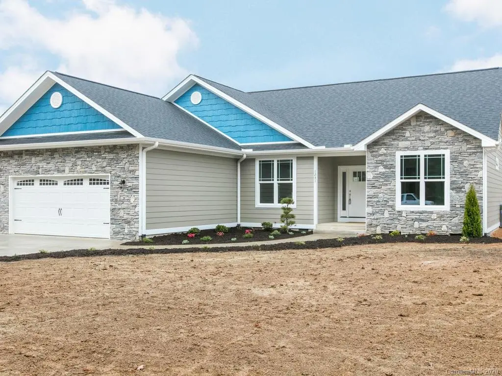 1231 N Allen RD, Hendersonville, NC 28792