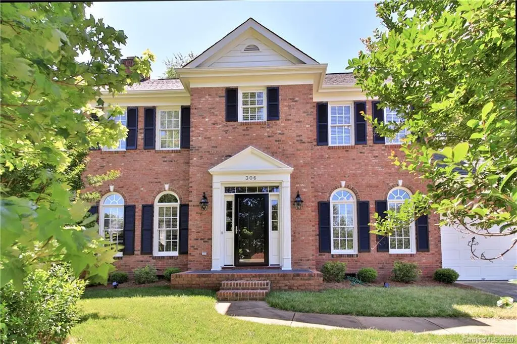 306 Southern Cross LN, Matthews, NC 28105