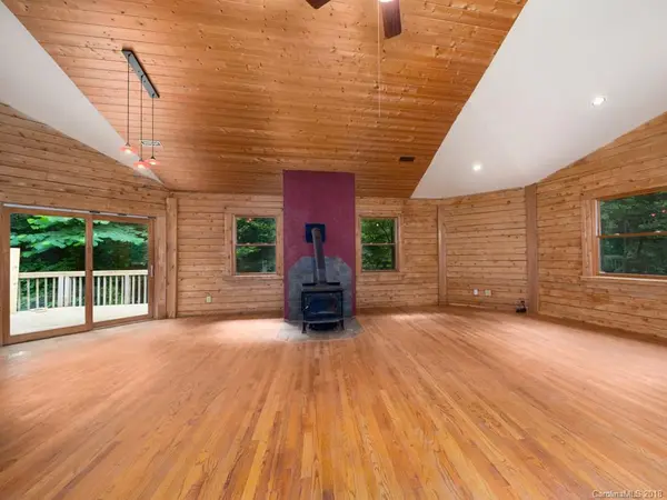 125 Anderson Cove RD, Barnardsville, NC 28709