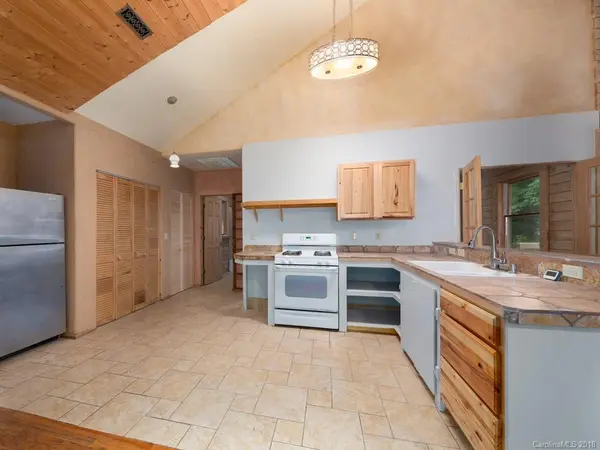 125 Anderson Cove RD, Barnardsville, NC 28709