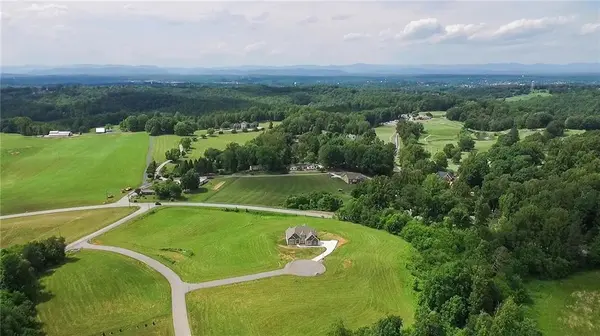 145 Oak Pointe LN, Wilkesboro, NC 28697