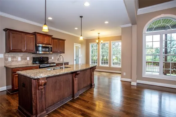 1841 WATERBURY CT, Hickory, NC 28602