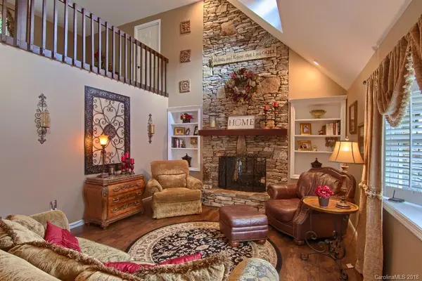 25 Freeman Knolls DR, Hendersonville, NC 28792