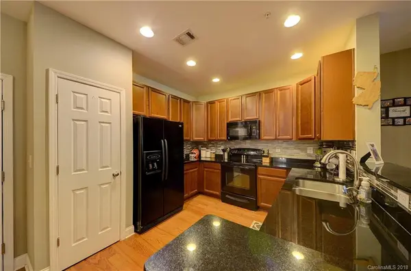 1000 E Woodlawn RD #120, Charlotte, NC 28209