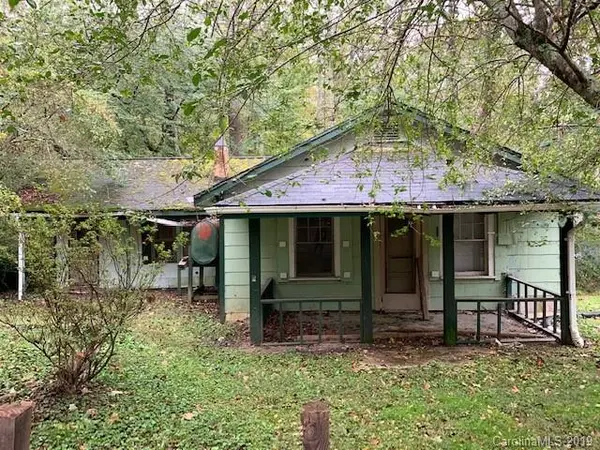 71 Mockingbird RD, Swannanoa, NC 28778