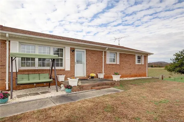 556 Pisgah Ridge CIR, Hiddenite, NC 28636