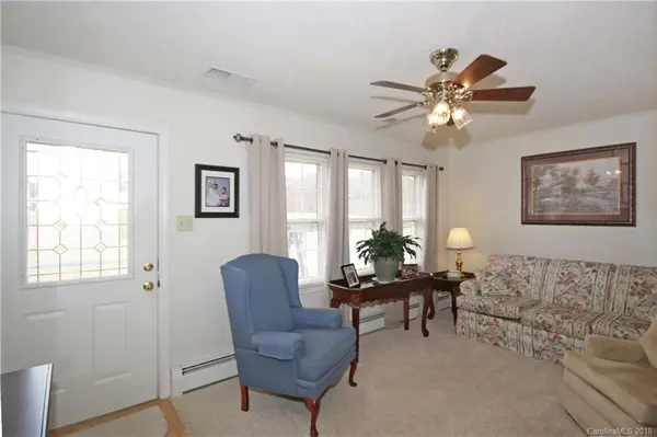 556 Pisgah Ridge CIR, Hiddenite, NC 28636