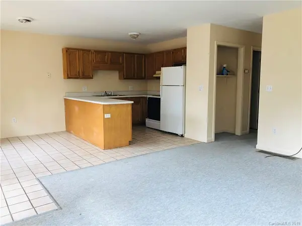 11 Jr LN, Candler, NC 28715