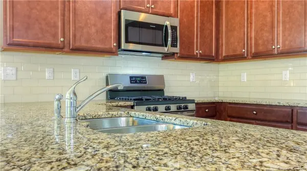 110 Queen Anne LN, Mooresville, NC 28115