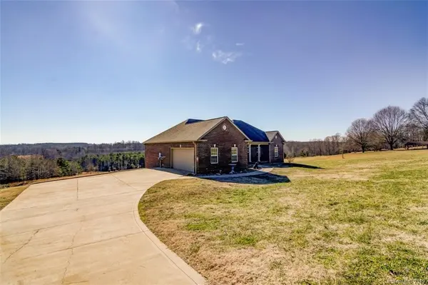 4801 Crestside ST, Claremont, NC 28610
