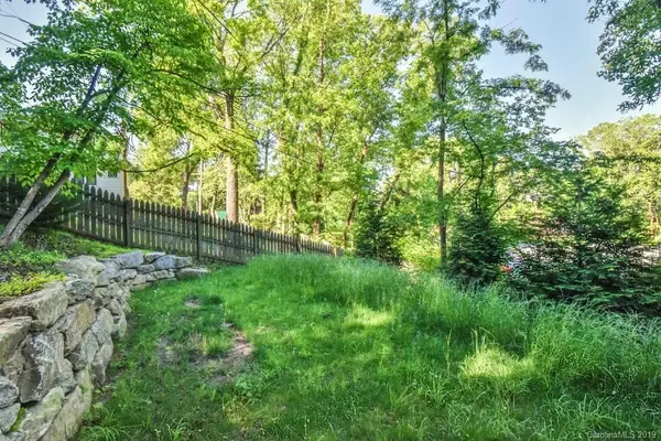 99999 Vineyard PL, Asheville, NC 28804