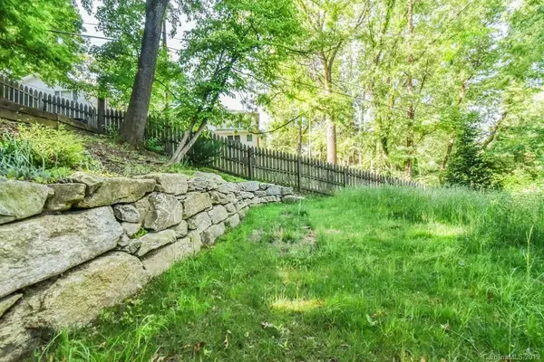 99999 Vineyard PL, Asheville, NC 28804