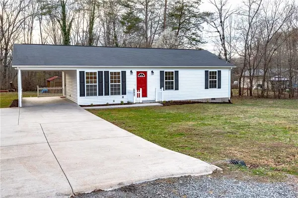 2003 Echo DR, Newton, NC 28658