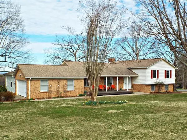 702 Robinhood RD, Maiden, NC 28650