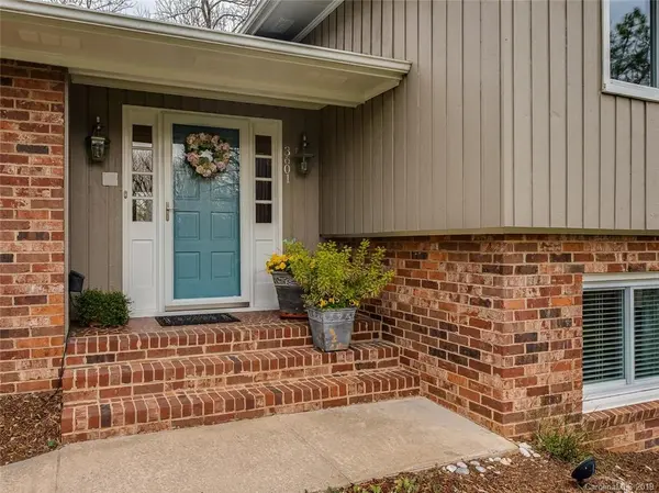 3601 School House LN, Charlotte, NC 28226