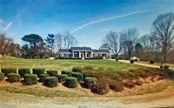 3106 Lyndhurst DR, Lenoir, NC 28645