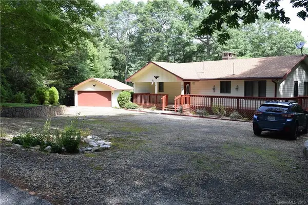 2097 Swiss Pine Lake DR, Spruce Pine, NC 28777