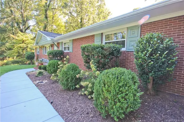 1328 Manchester LN, Charlotte, NC 28227