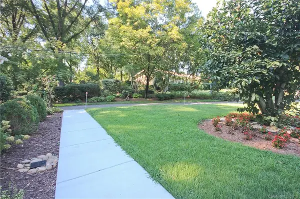 1328 Manchester LN, Charlotte, NC 28227