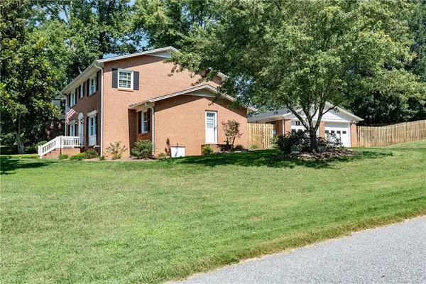 3706 6th ST NE, Hickory, NC 28601