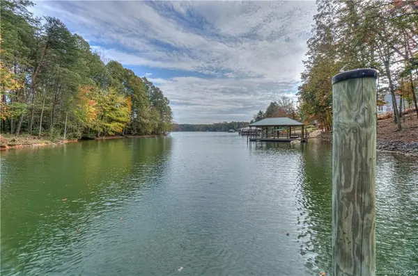 175 Park Crest DR, Troutman, NC 28166