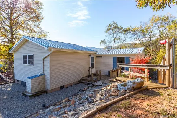 19 Holly Ridge RD, Candler, NC 28715
