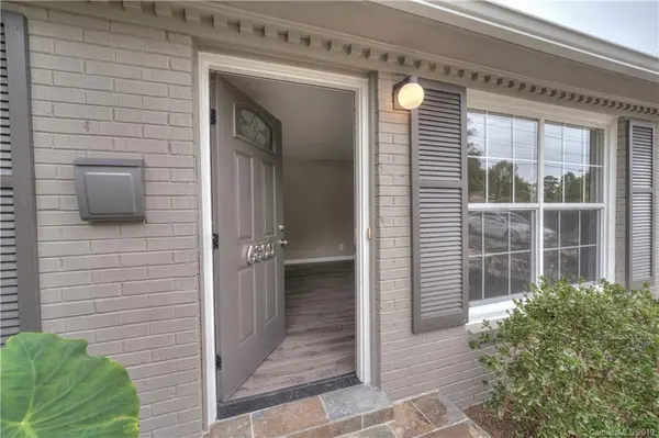 6800 Barrington DR, Charlotte, NC 28215